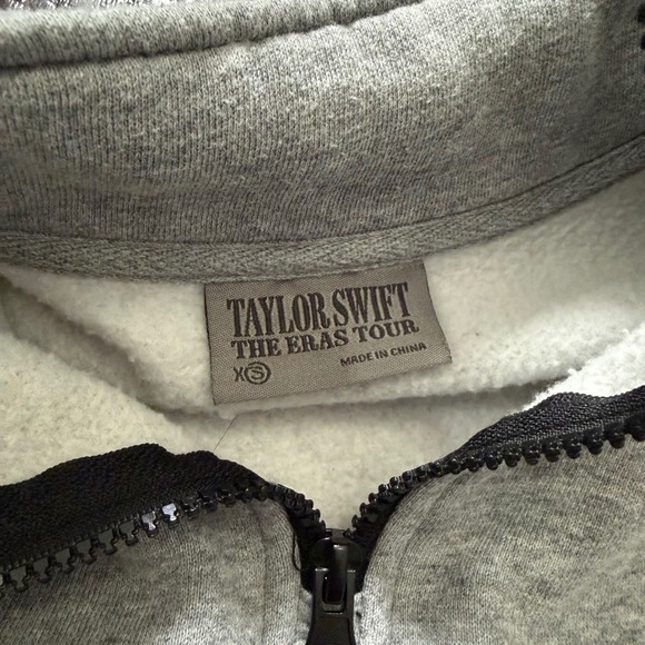 Taylor Swift The Eras Tour Quarter Zip Sweatshirt Grey Oversized Women's XS - Picture 2 of 5
